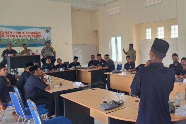 27 Kepala Dusun Kec.Setia Ikuti Pelatihan Public Speaking