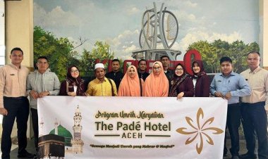 The Pade Hotel Berik Tiket Umrah  Kepada 2 Orang Karyawannya