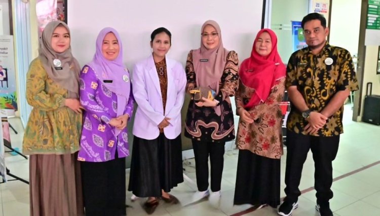 Dokter Spesialis Kebidanan RSUD Arifin Achmad dr. Jojor Sihotang, Beri Penyuluhan