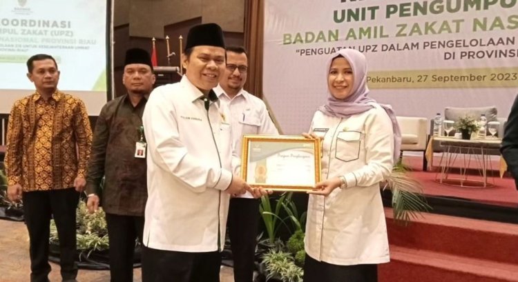 RSUD Arifin Achmad Provinsi Riau menerima penghargaan dari Badan Amil Zakat Nasional
