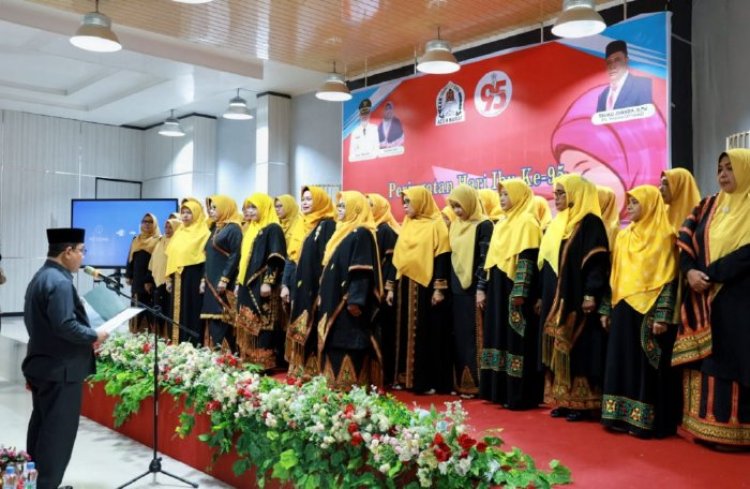 Momen Peringatan Hari Ibu, Pj Bupati Aceh Barat Lantik Pengurus GOW