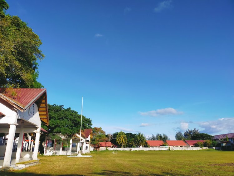 Persiapan PON XXI, Lapangan Teuku Umar Berserakan Sampah & Kotoran Hewan
