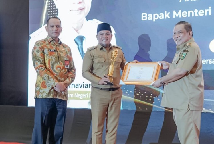 Pemkab Pelalawan Terima Penghargaan Terbaik I Pembangunan Daerah Provinsi Riau Tahun 2024