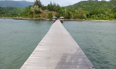 Pantai Lhokseudu yang Eksotis Perlu di Renovasi