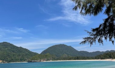 Pantai Lampuuk yang Indah, Pasir Putih Halus & Pemandangan Luar Biasa