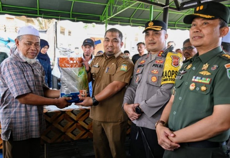 Pj Bupati Bersama Forkopimda Aceh Besar Pantau Gelaran Pangan Murah Perdana di Monrtasik