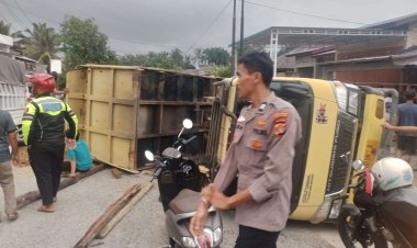 Seorang Warga di Kec.Simpang Kanan, Aceh Singkil Tertimpa Truk Tanah