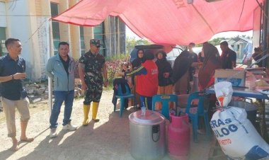Terobos Banjir, Anggota DPRK Aceh Tamiang Kemudikan Truk Antar Bantuan ke Posko dan Koramil