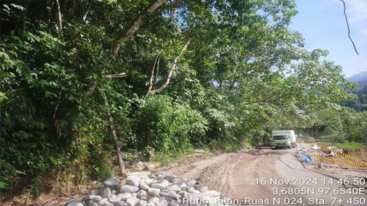 Jalan Nasional Amblas di Kec. Ketambe, Mobil Tangki BBM Sulit Melintas ke Gayo Lues