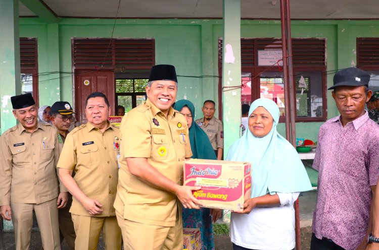 Temui Warga Terdampak Banjir Alfedri Salurkan Bantuan