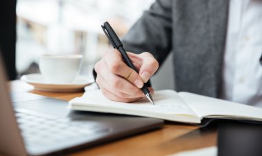 5 ALASAN MAHASISWA FAKULTAS HUKUM HARUS BISA MENULIS