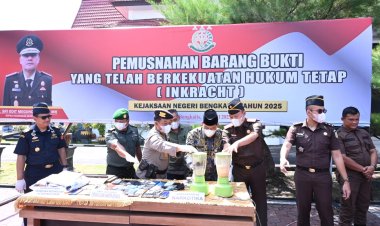 Bupati Bengkalis Hadiri Pemusnahan Barang Bukti INKRACHT Perkara Tipidum dan TPUL di Kejari Bengkalis