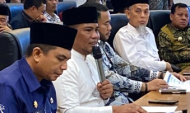 DPRD Pelalawan Tegaskan Sekolah Wajib Patuh SE Bupati: Stop Study Tour Mahal, Ijazah Tak Boleh Ditahan