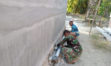 Kegiatan TMMD Ke-125 Kodim 0321 Rohil, Warga dan TNI Bangun MCK Musholla Manarul Hudla